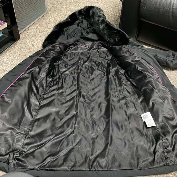 Tahari down filled long puffer coat with fur trimmed hood - Picture 9 of 11